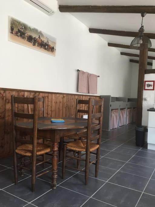 Logement Insolite Au Coeur D'Une Ecurie Αρλ Εξωτερικό φωτογραφία